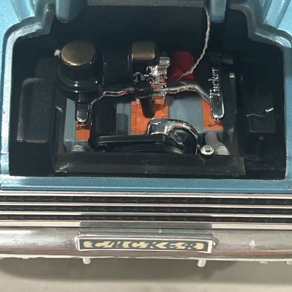 MODELLINO AUTO ROAD LEGENDS *TUCKER TORPEDO* 1948 LIGHT BLUE METALLIC 1:18 - Picture 3 of 9